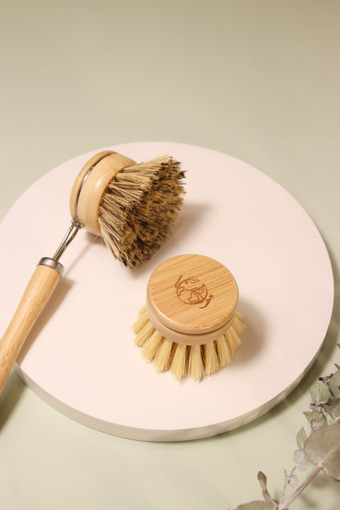 Long handle dish scrubber
